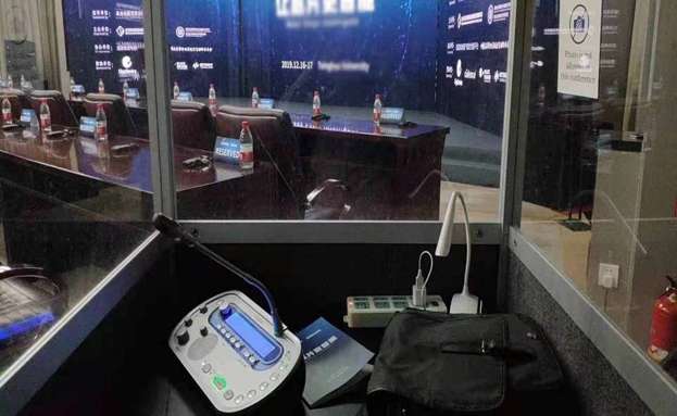 高級(jí)同聲翻譯譯員工資一般多少錢(qián)？